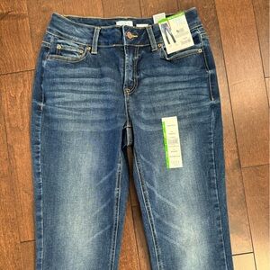 NWT Time & Tru mid rise jeans- size 6